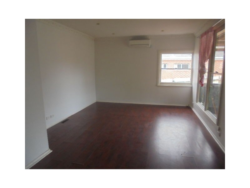 33 Rokewood Crescent, Meadow Heights VIC 3048