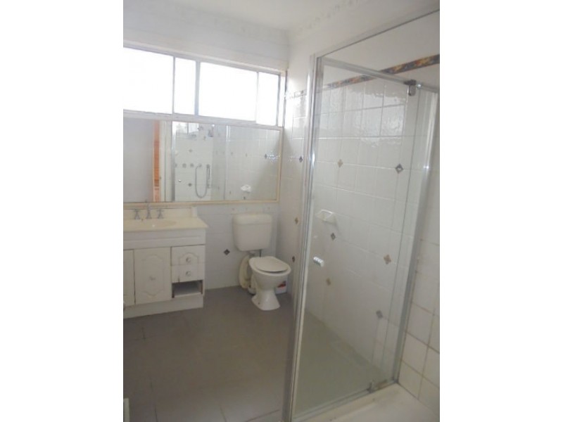 33 Rokewood Crescent, Meadow Heights VIC 3048