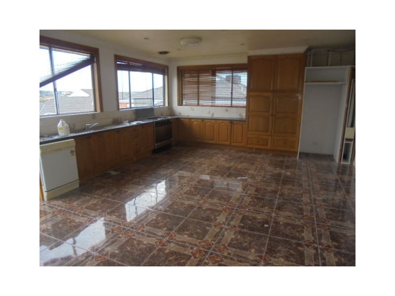 33 Rokewood Crescent, Meadow Heights VIC 3048