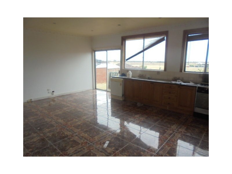 33 Rokewood Crescent, Meadow Heights VIC 3048