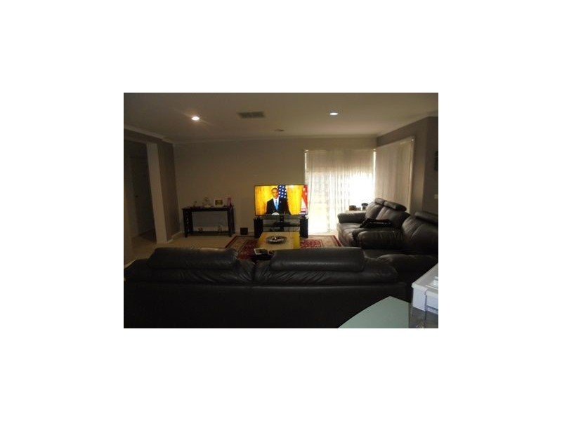 30 Thames Way, Roxburgh Park VIC 3064