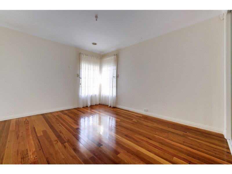 2/16 Ortolan Avenue, Broadmeadows VIC 3047