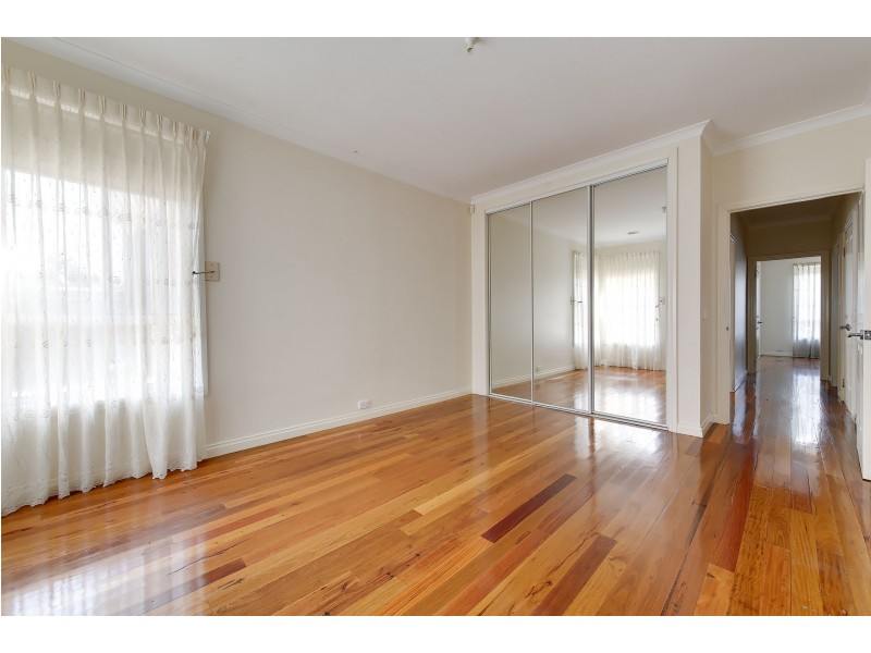 2/16 Ortolan Avenue, Broadmeadows VIC 3047