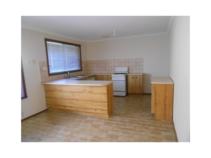 1/9 Ashleigh Crescent, Meadow Heights VIC 3048