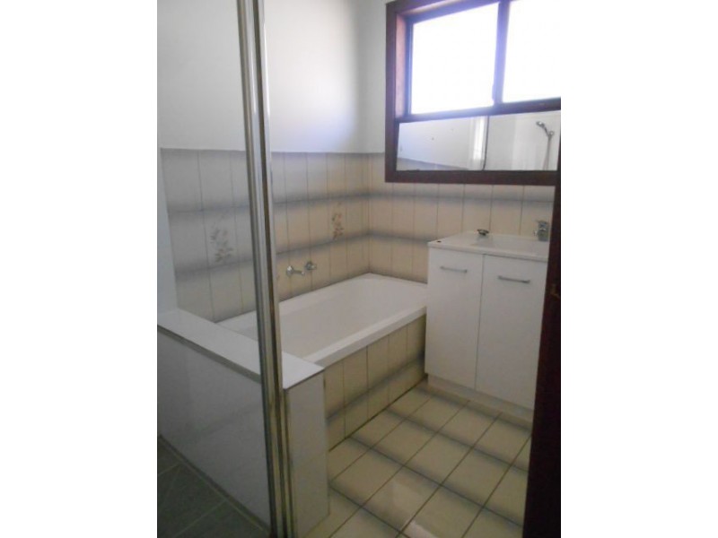 1/9 Ashleigh Crescent, Meadow Heights VIC 3048