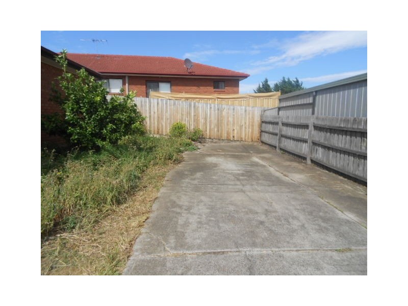 1/9 Ashleigh Crescent, Meadow Heights VIC 3048