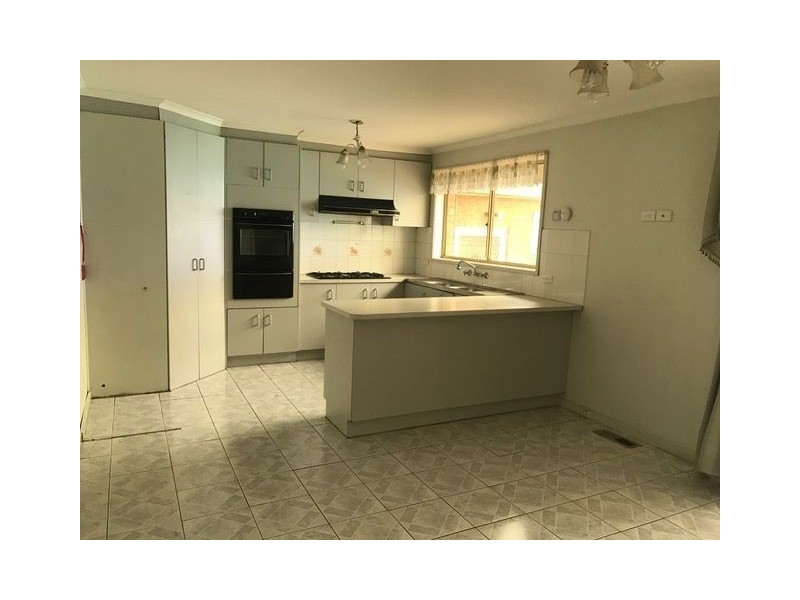 100 MALMSBURY DRIVE, Meadow Heights VIC 3048