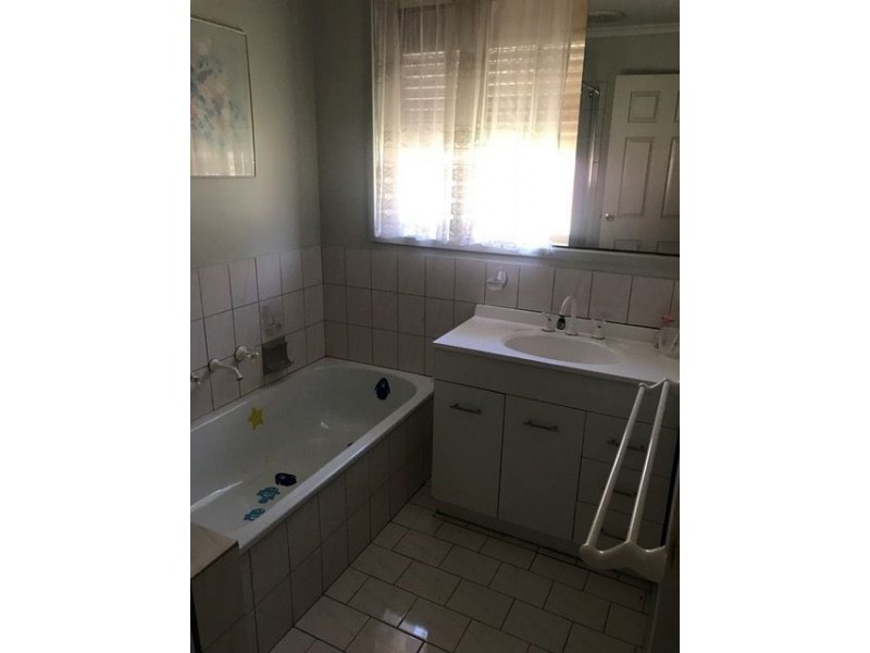 100 MALMSBURY DRIVE, Meadow Heights VIC 3048