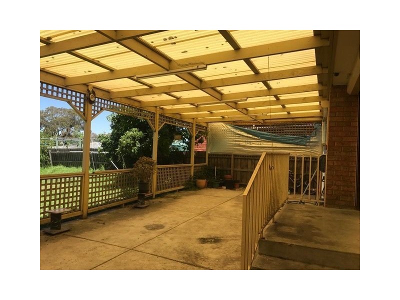 100 MALMSBURY DRIVE, Meadow Heights VIC 3048