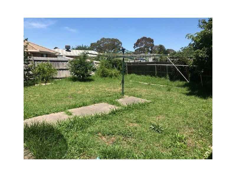 100 MALMSBURY DRIVE, Meadow Heights VIC 3048