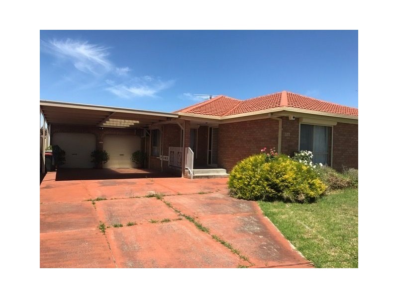 100 MALMSBURY DRIVE, Meadow Heights VIC 3048