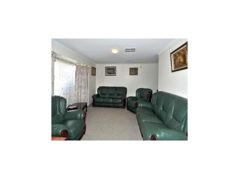 19 WOODS CLOSE, Meadow Heights VIC 3048