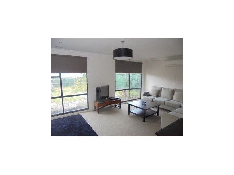 8 Moyston Court, Meadow Heights VIC 3048