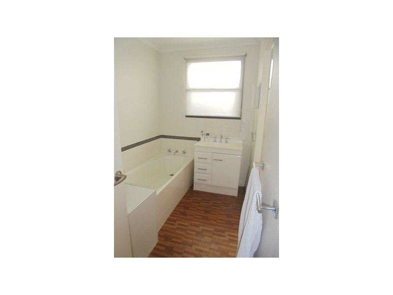 8 Moyston Court, Meadow Heights VIC 3048