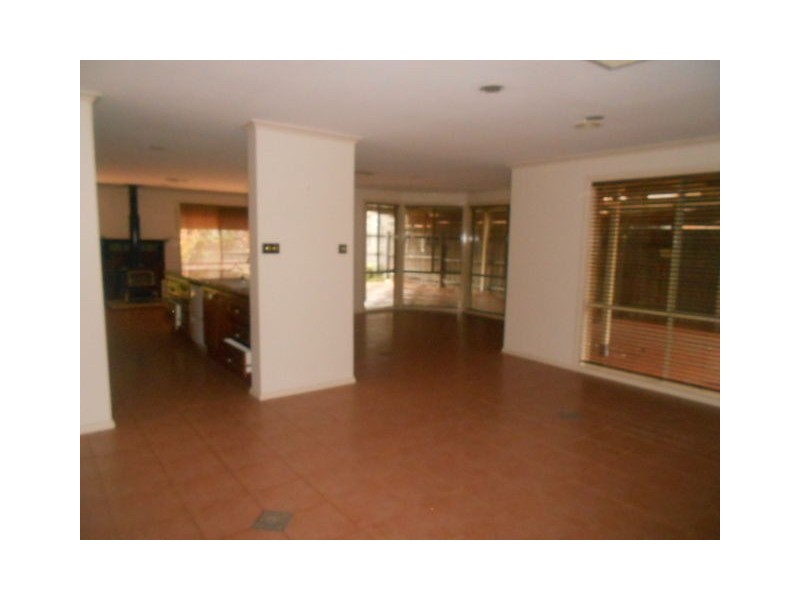 31 DELPHINIUS CRESCENT, Roxburgh Park VIC 3064