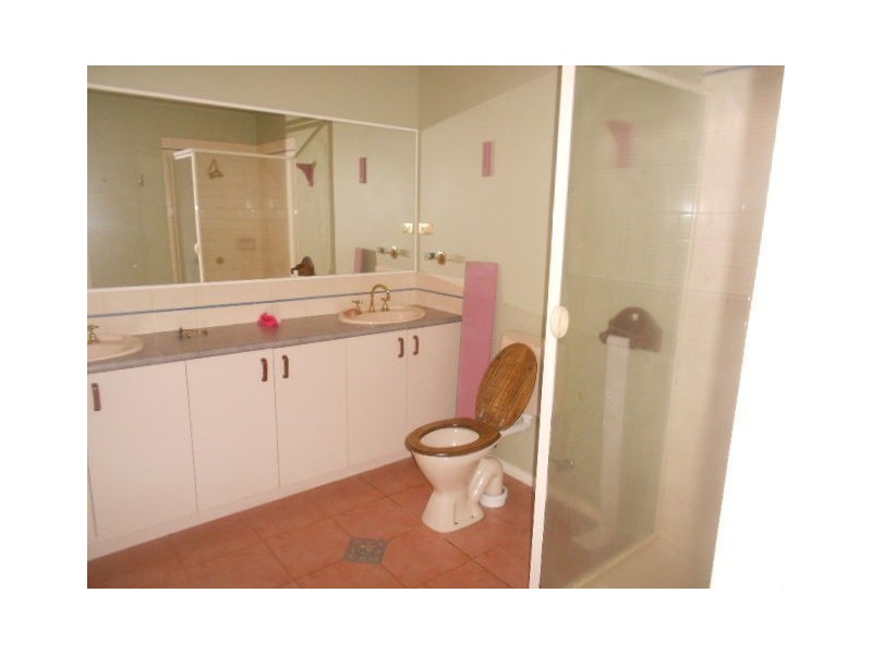 31 DELPHINIUS CRESCENT, Roxburgh Park VIC 3064