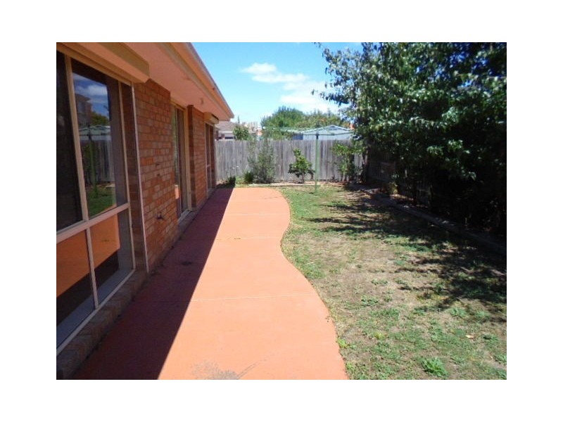 31 DELPHINIUS CRESCENT, Roxburgh Park VIC 3064