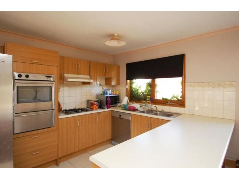 35 Bicentennial Crescent, Meadow Heights VIC 3048