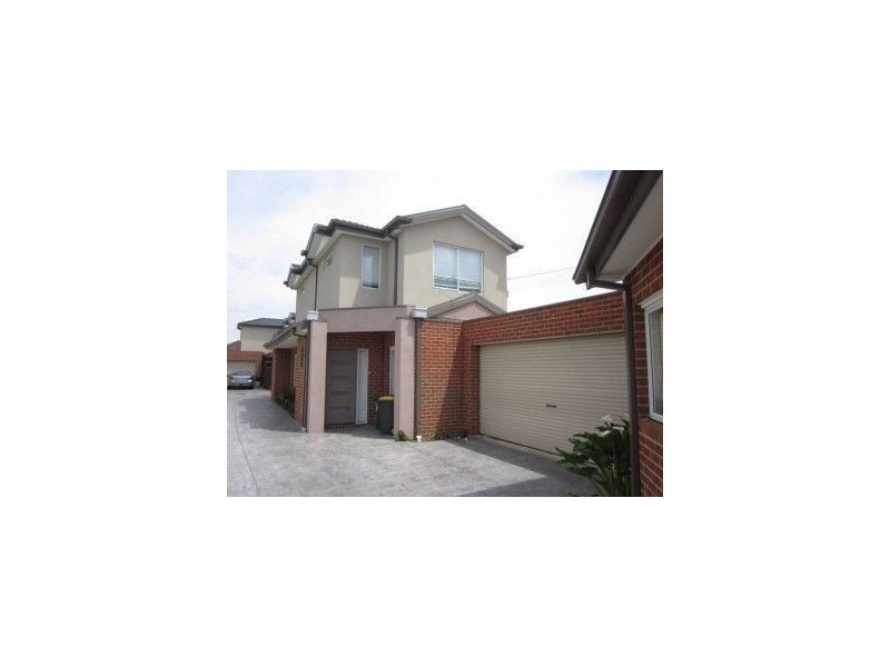 2/13 LORENSON AVENUE, Coburg VIC 3058