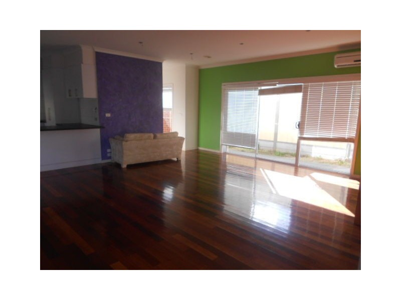 2/13 LORENSON AVENUE, Coburg VIC 3058