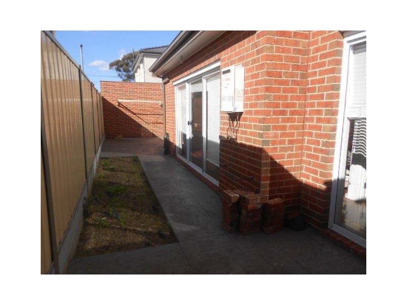 2/13 LORENSON AVENUE, Coburg VIC 3058