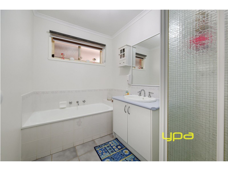 27 Eucalyptus Place, Meadow Heights VIC 3048