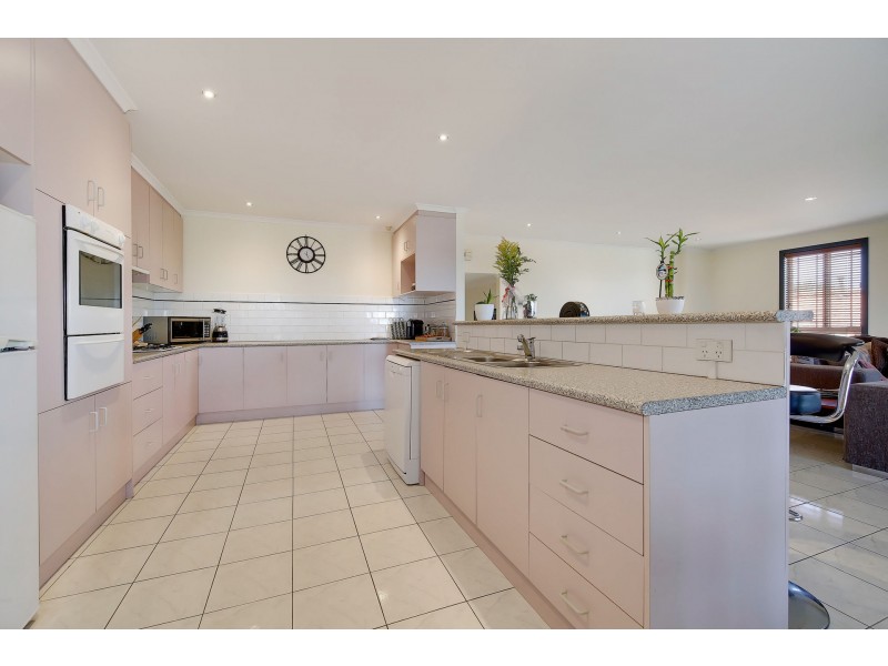 11 Redwood Close, Meadow Heights VIC 3048