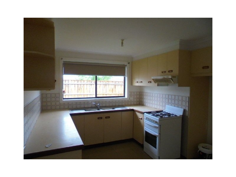 2/4 Munro Court, Meadow Heights VIC 3048