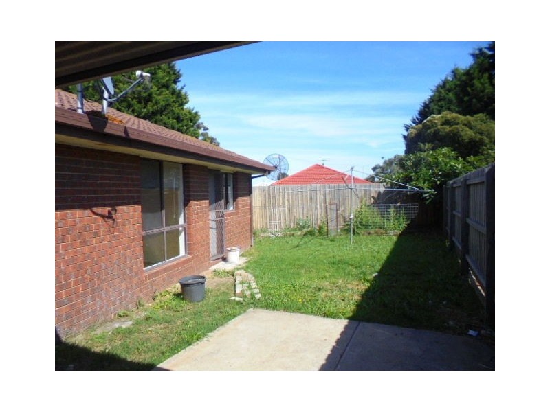 2/4 Munro Court, Meadow Heights VIC 3048