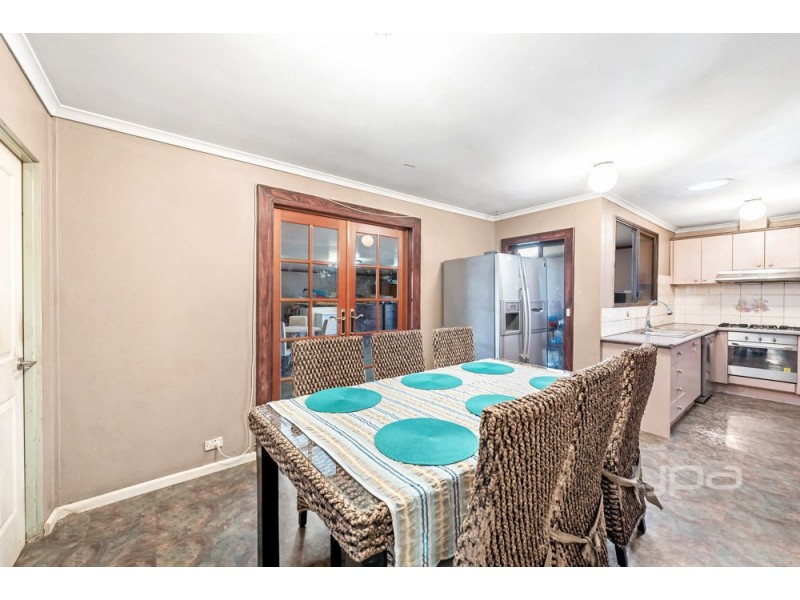 16 Glenmaggie Court, Meadow Heights VIC 3048