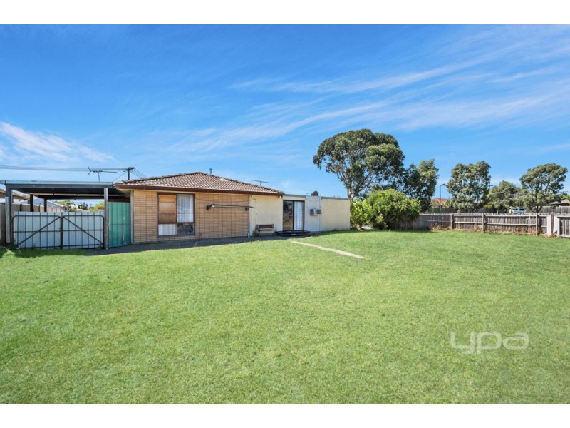 16 Glenmaggie Court, Meadow Heights VIC 3048
