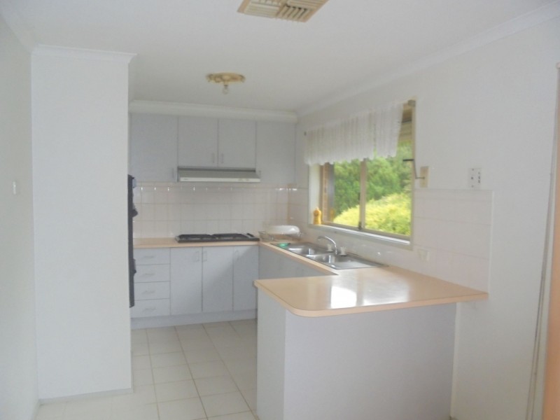 2 Rocklands Rise, Meadow Heights VIC 3048