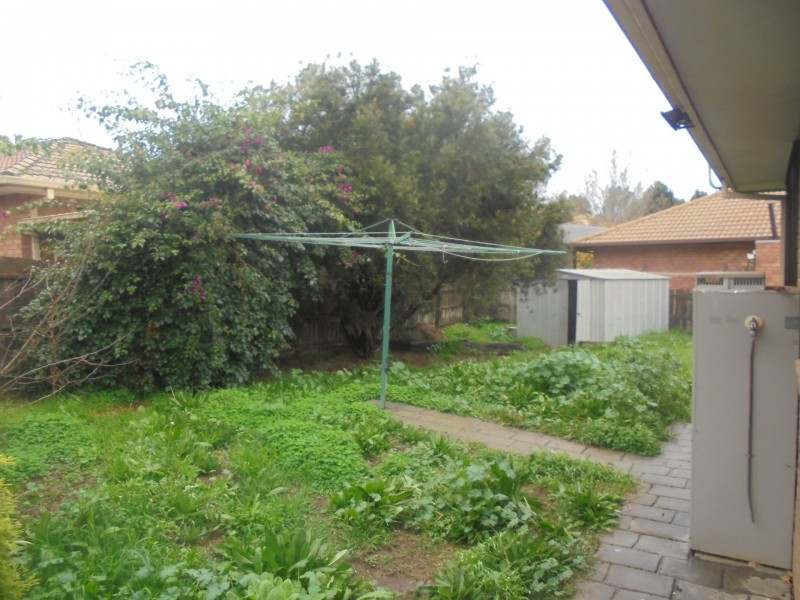 2 Rocklands Rise, Meadow Heights VIC 3048