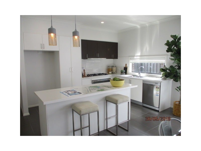 16 Montreal Circuit, Craigieburn VIC 3064