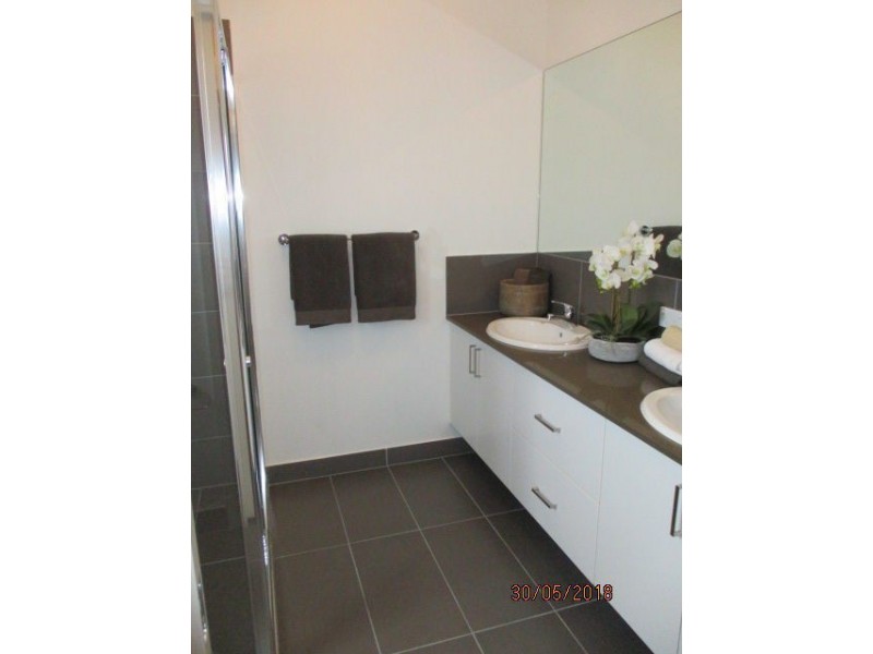 16 Montreal Circuit, Craigieburn VIC 3064