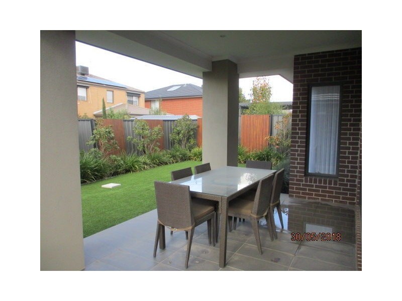 16 Montreal Circuit, Craigieburn VIC 3064