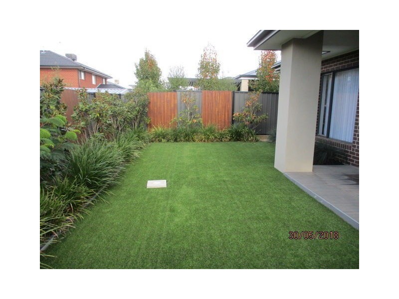 16 Montreal Circuit, Craigieburn VIC 3064