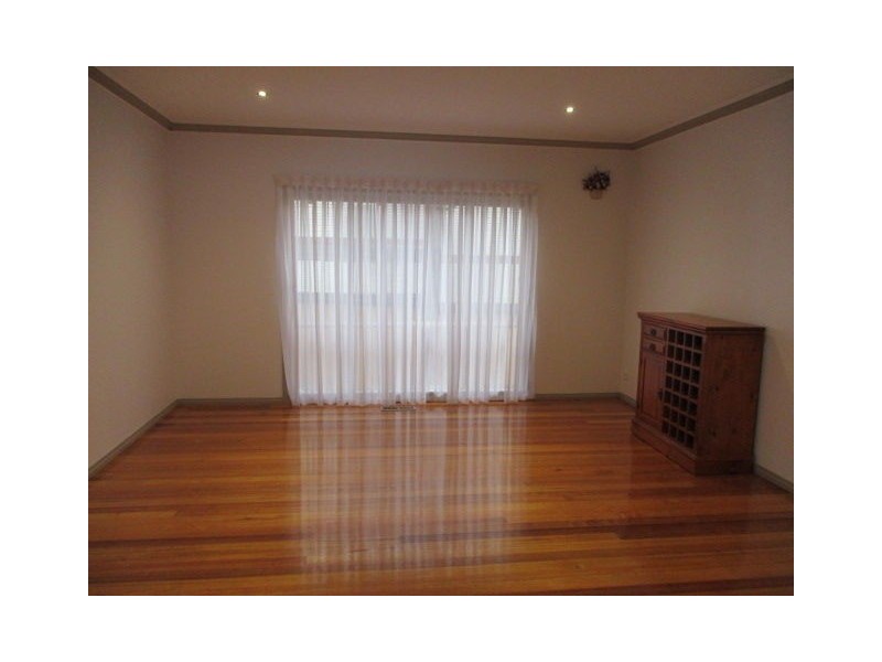 11 Thomas Street, Roxburgh Park VIC 3064