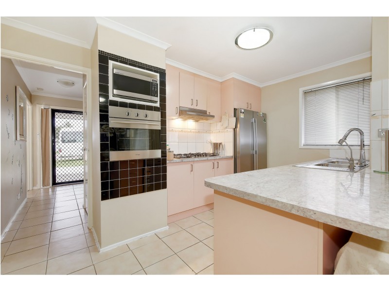 18 Themeda Court, Meadow Heights VIC 3048