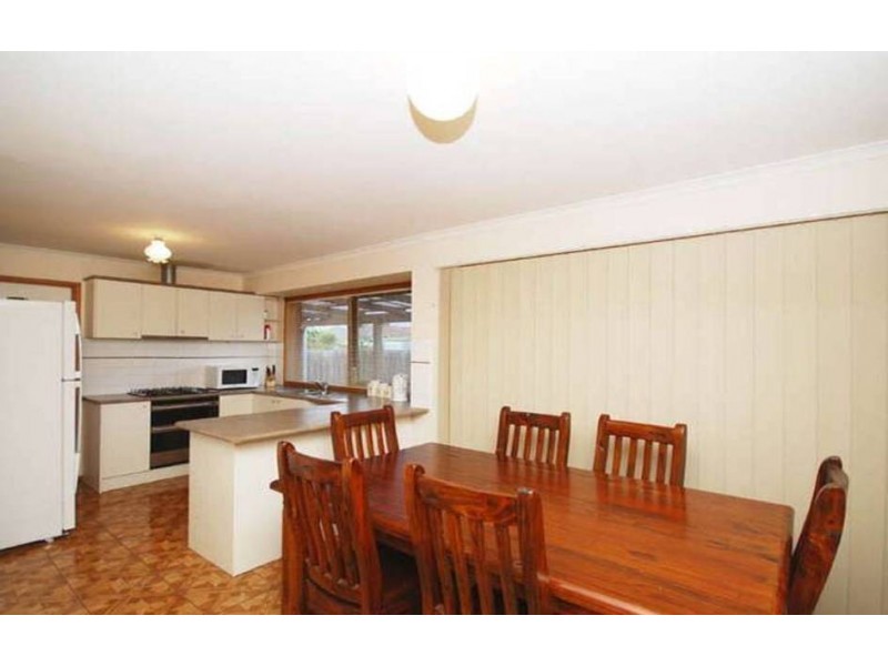 4 Airley Court, Meadow Heights VIC 3048