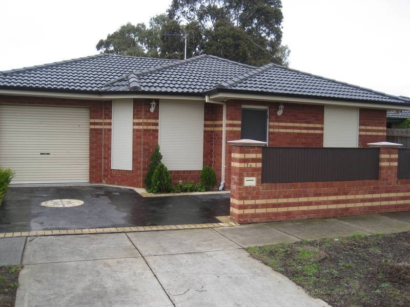 1B Woodburn Crescent, Meadow Heights VIC 3048