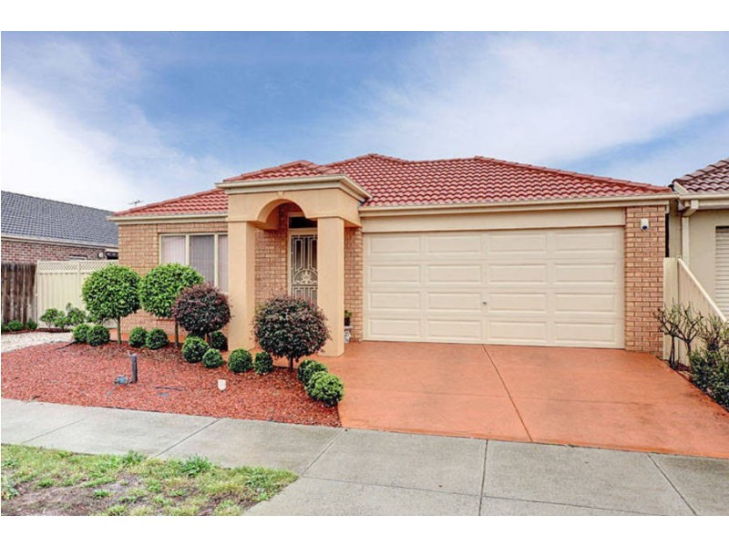 8 VILLAWOOD AVENUE, Roxburgh Park VIC 3064