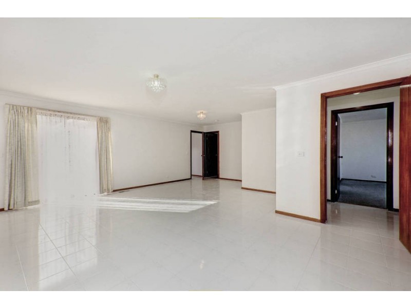 20 Cassinia Crescent, Meadow Heights VIC 3048