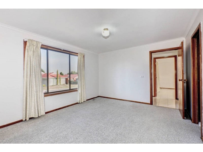 20 Cassinia Crescent, Meadow Heights VIC 3048