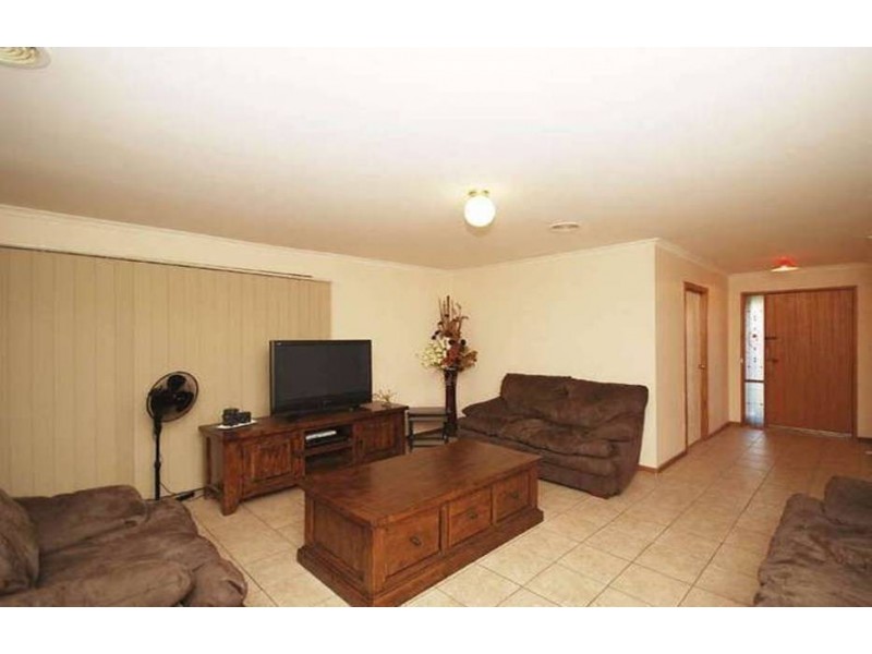 4 Airley Court, Meadow Heights VIC 3048