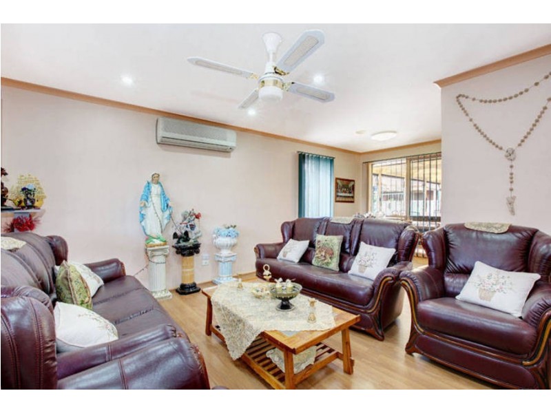 6 Wintle Close, Roxburgh Park VIC 3064