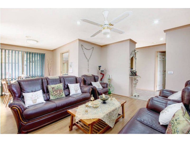 6 Wintle Close, Roxburgh Park VIC 3064