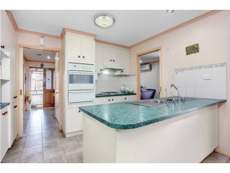 6 Wintle Close, Roxburgh Park VIC 3064