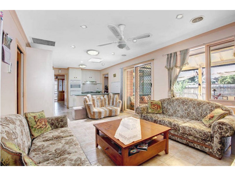 6 Wintle Close, Roxburgh Park VIC 3064