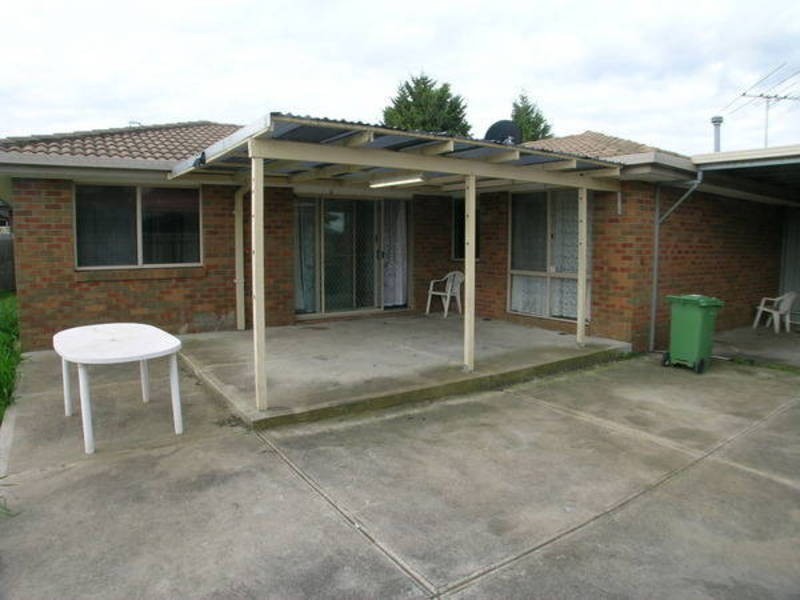 15 Hopkins Way, Meadow Heights VIC 3048